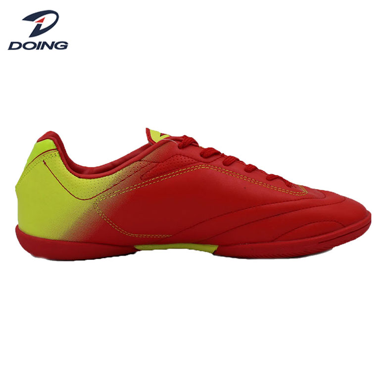 China manufacturer pu lightweight sport football shoes soccer boots