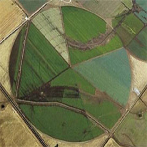 Center pivot irrigation system machine for large cornfield areas