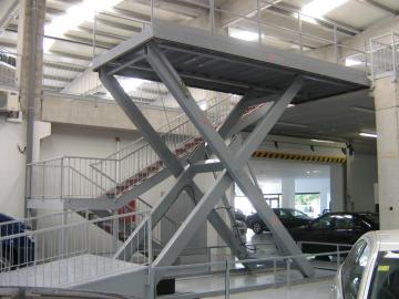 Hydraulic jack car lift