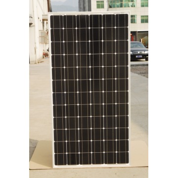 Un panel solar polivinílico de alta eficiencia de grado 200W