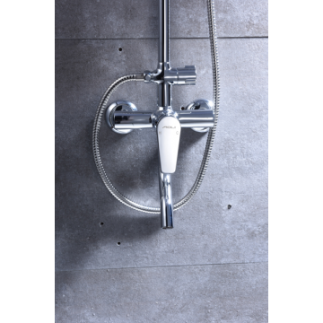 真鍮の経済的なバスルームシャワーミキサー蛇口