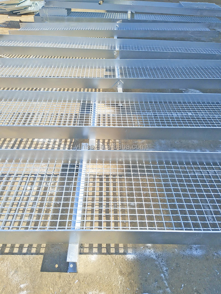 Galvanized Walkway Floor Steel Gratings Platform With Kickplates