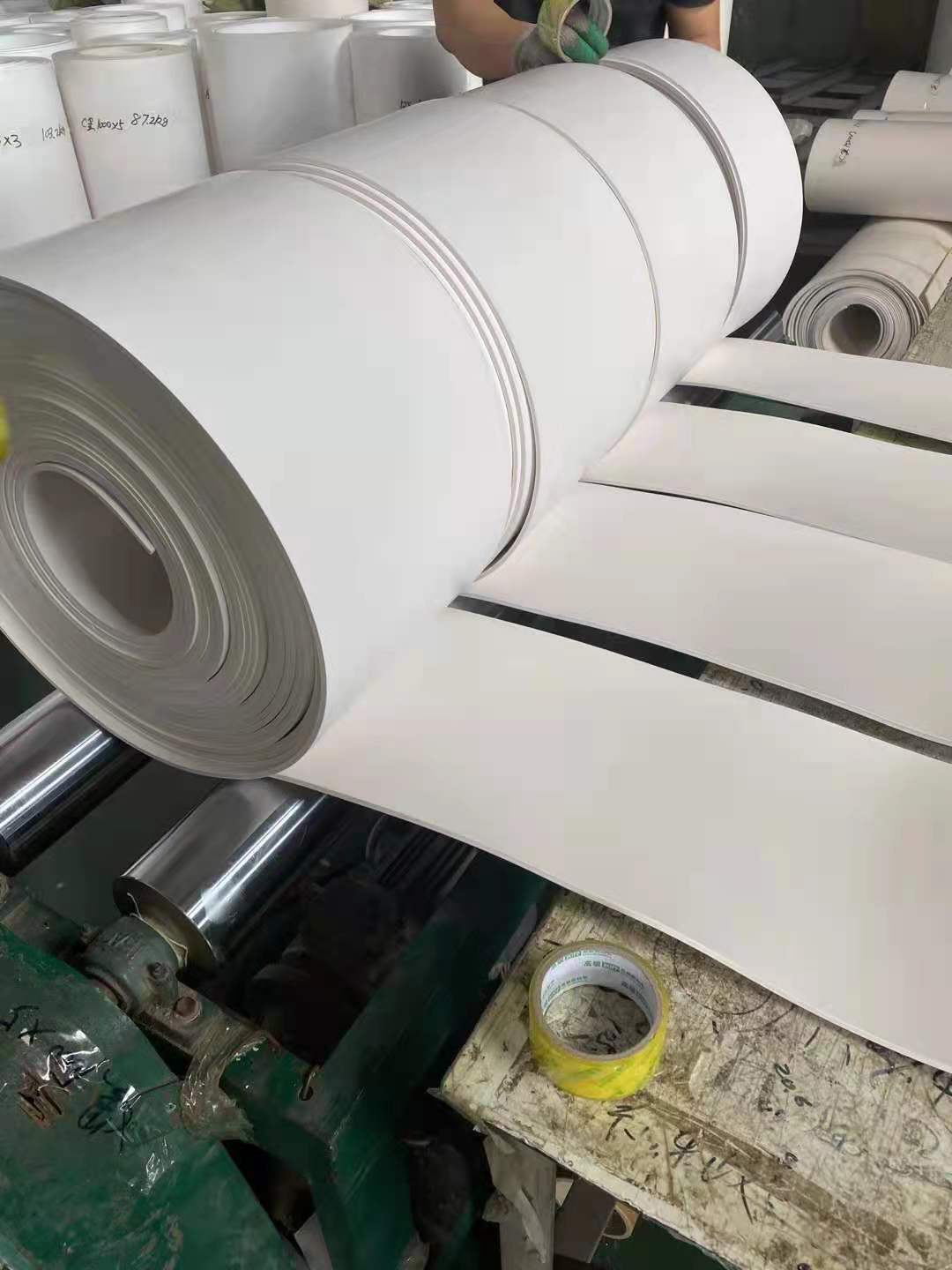 Specializing in the production of high-quality PTFE sheets, professional sealing PTFE sheets