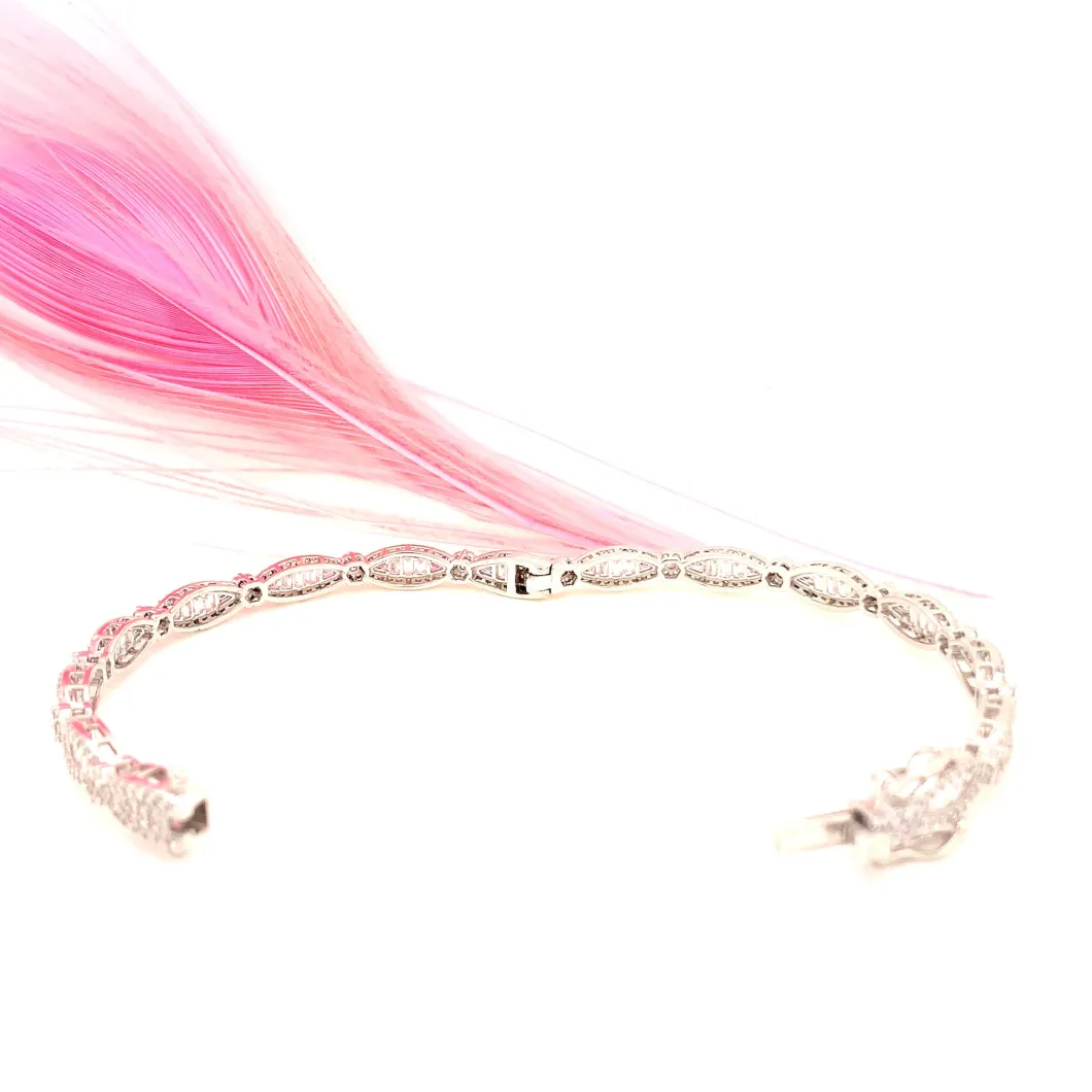 Elegant Women Fashion Bangle with Zirconia Stone Jewelry