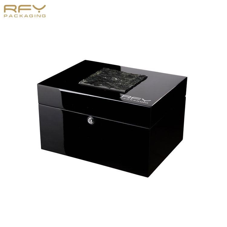 Luxury Dubai Piano Laquer Wood Craft Custom Square Storage Gift Packaging Wooden Box