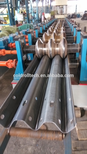 High speed guardrail roll forming machine