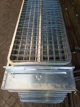 Trapezoid dusting bag frame