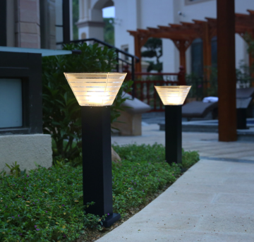 Solar garden lights for lakeside