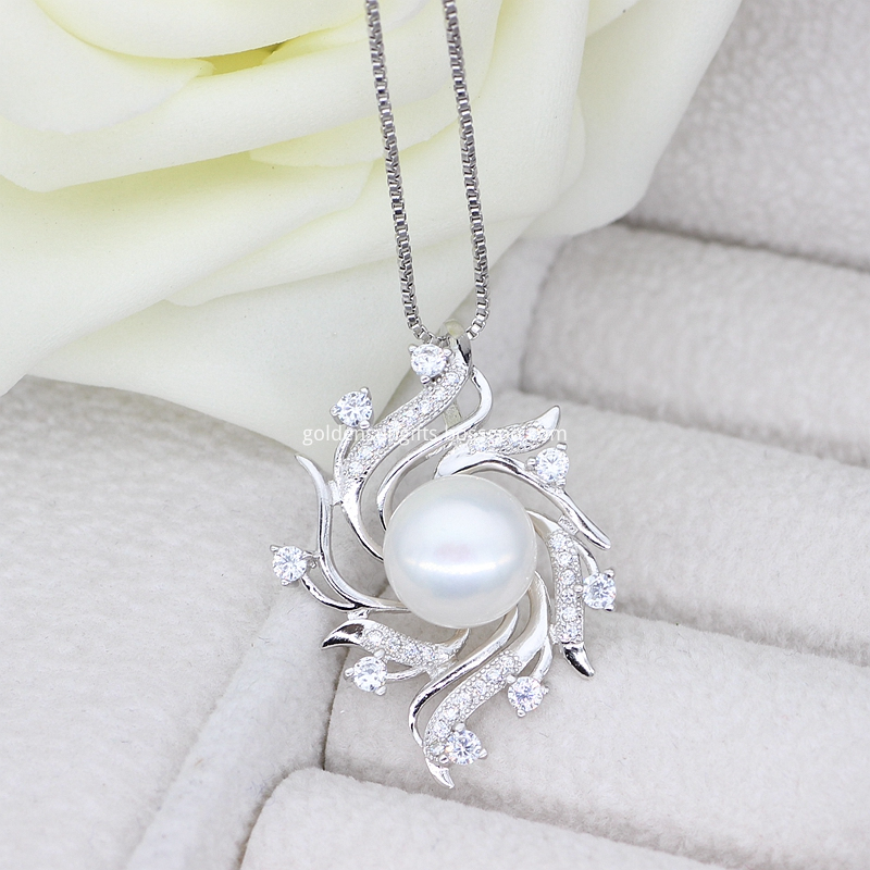 White Pearl Pendant Necklace