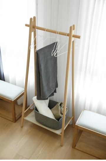 "FOUR SEASON" CLOTH HANGER