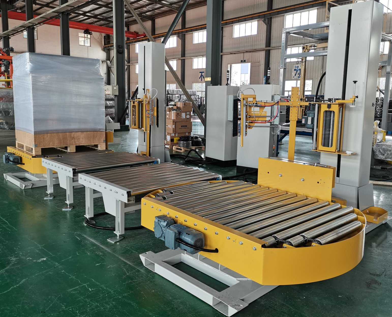 Automatic pallet wrapping machine with rotating turntable5