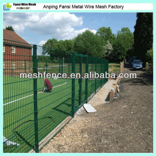 2.5m high polyethylene coated green sports mesh fencing