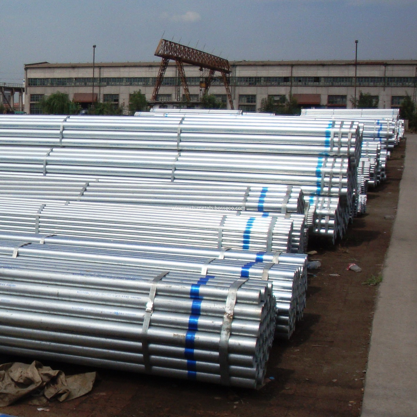 Hot dipped Galvanized steel pipe in steel pipes