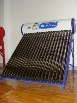 Integrative low pressurized vacuum tube solar water heater with three target vacuum tube in galvanized steel in 150L