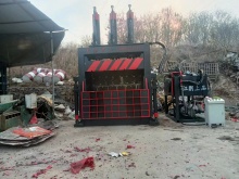 Compact Vertical Baler for Material Bundling