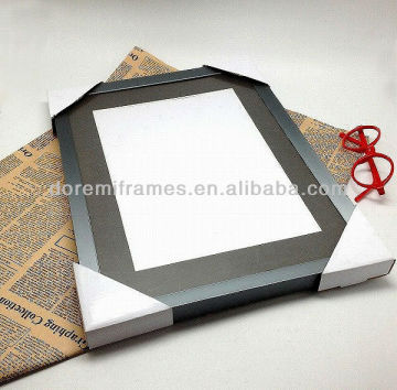 Simple and durable photo frame profile