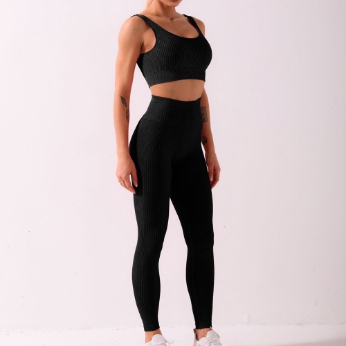 Abbigliamento da donna per lo yoga fitness