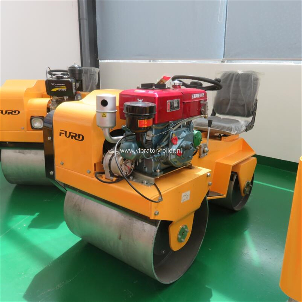 700Kg Ride On Mini Road Roller