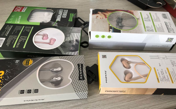 Écouteurs avec microphone Earbuds with Microphone