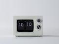 Mini TV Flip Clock na mesa