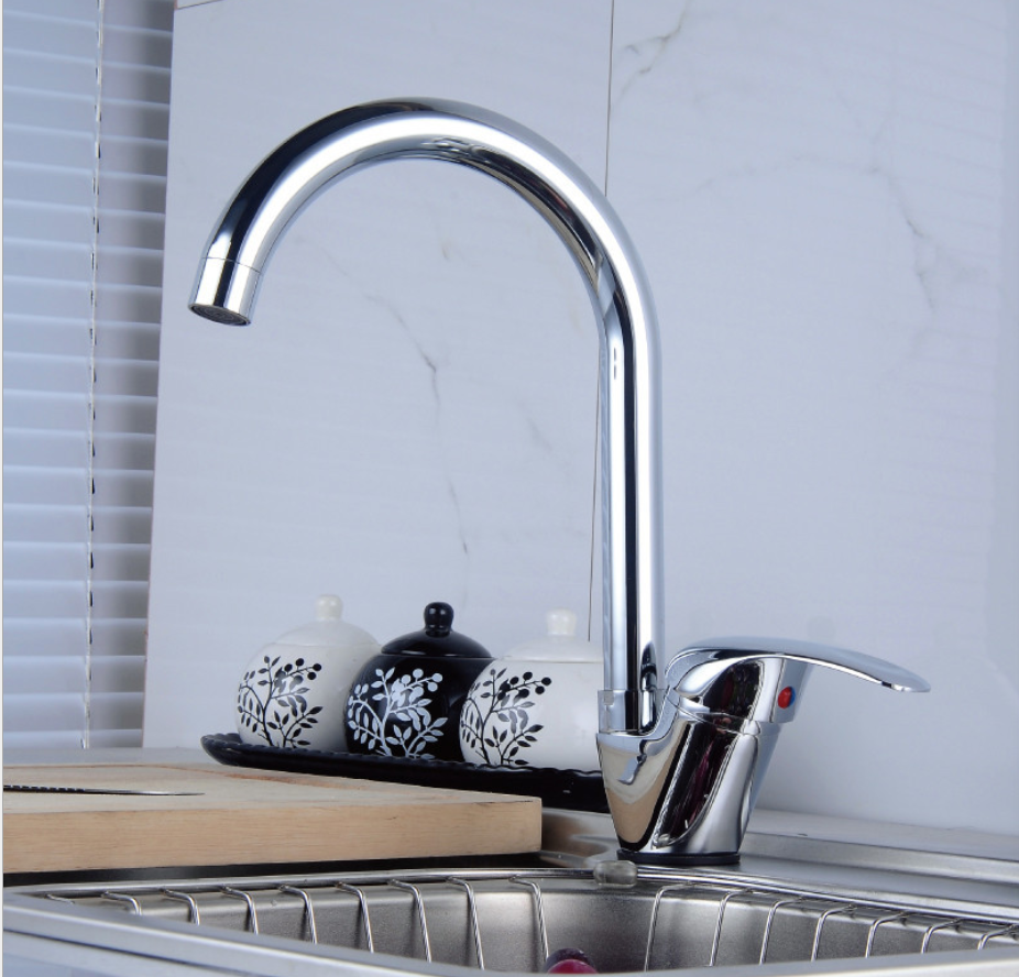 高水準の柔軟なクロームメッキキッチンシャワー蛇口デッキマウントキッチンシンクミキサー