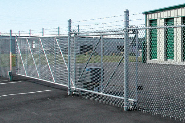 Vandal resistant Low maintenance chain link fence