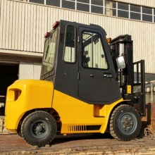 Tatak ng bagong 3 toneladang trak ng forklift na may cabin