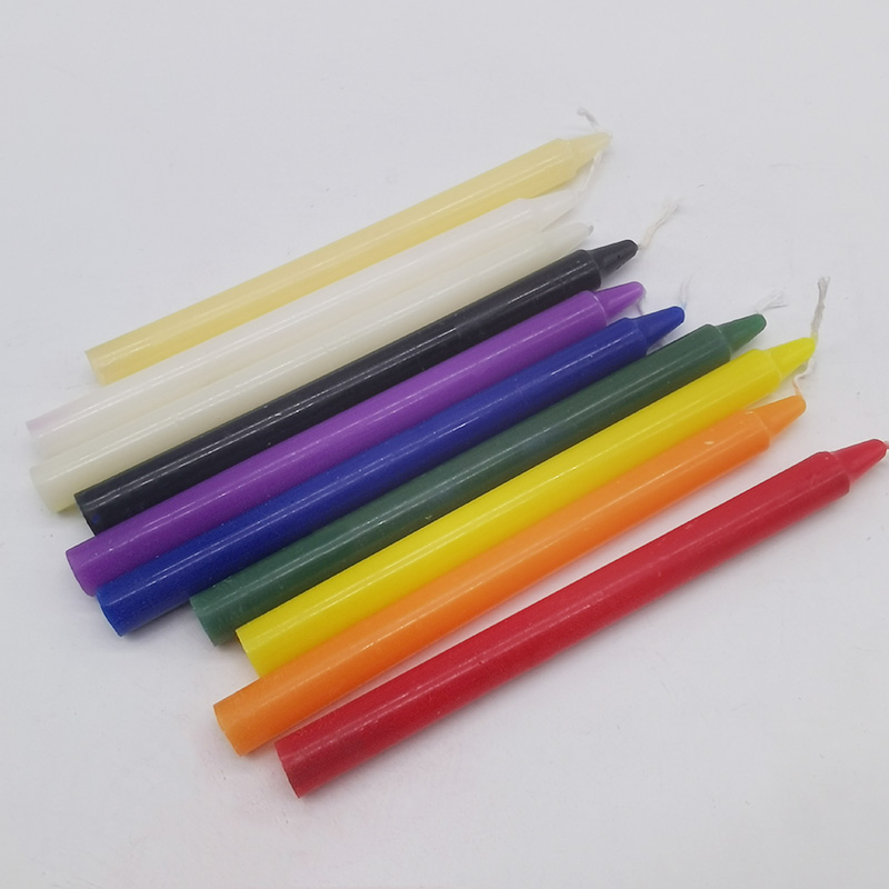 Цёмныя асвятляльныя колеры прытрымліваюцца хатніх конусных свечак