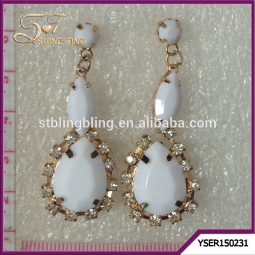 Yiwu market wholesale jewelry gold plating earring with white acrylic bead pendant earring