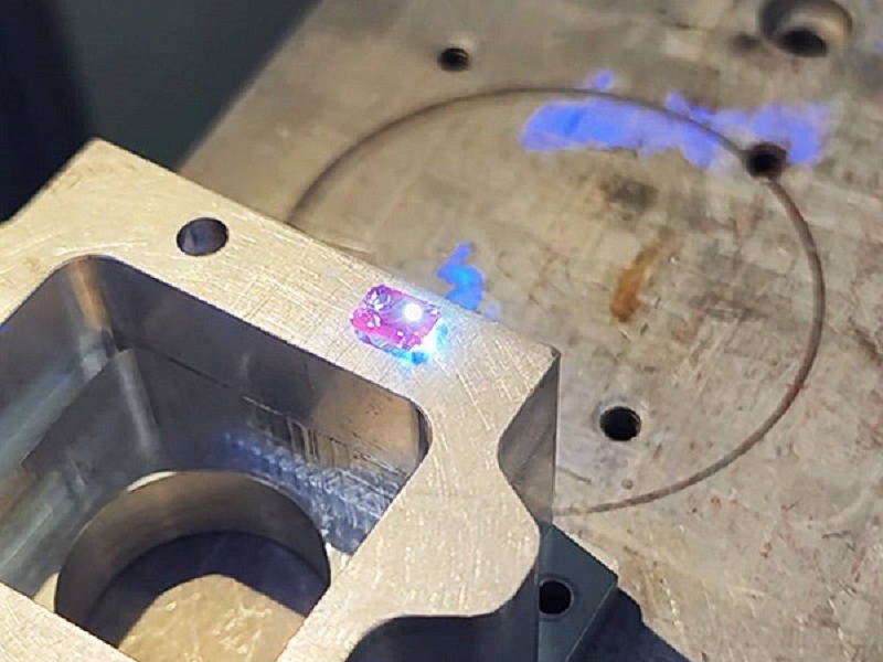 Solve customer problems! Chuke Intelligent UV laser marking machine leads the track of precision processing of hard and brittle materials
