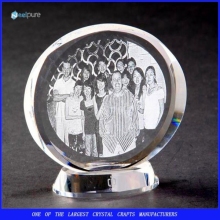 Customer Round 3D Laser Engraved Crystal Photo Frame With Base
