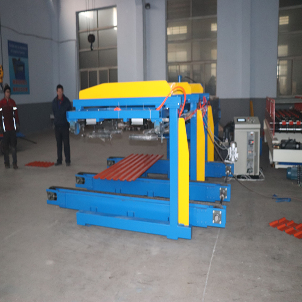 Automatic metal roof sheet stacker