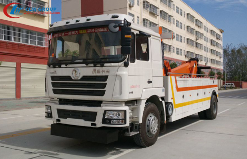 Nuevos vehículos de remolque SHACMAN de 30 toneladas para obras de construcción
