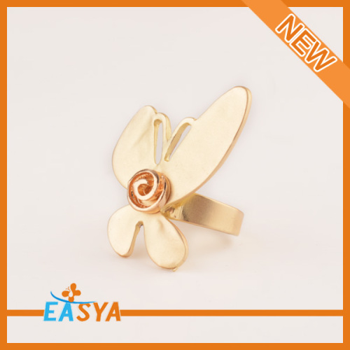 Nueva llegada venta por mayor mariposa oro dedo anillo de diseño