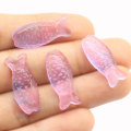 Neue Charms 100 Stück / Tasche Mini Fish Transparent Harz Cabochon mit flachem Rücken für handgefertigte Telefon Muschel Perlen Charms Kids Toy Decor