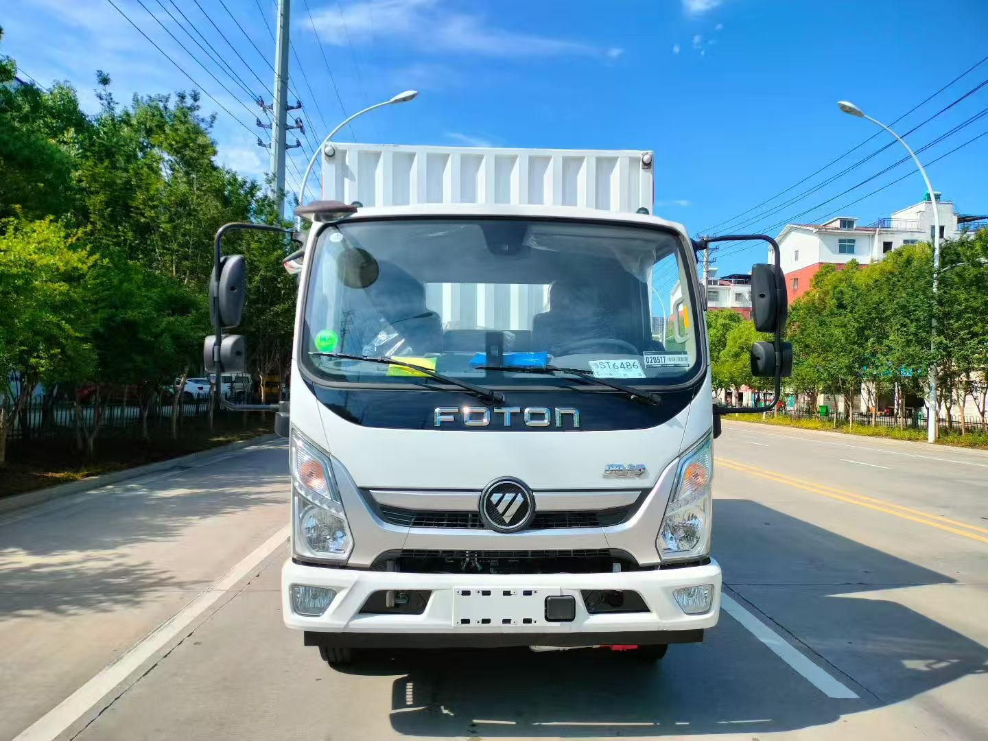 Промышленный легкий грузовой фургон для опасных сред Industrial Light Cargo Van for Hazardous Environments