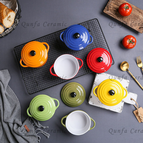 Runde Farbglasur Keramik Mini -Auflauf mit Deckel