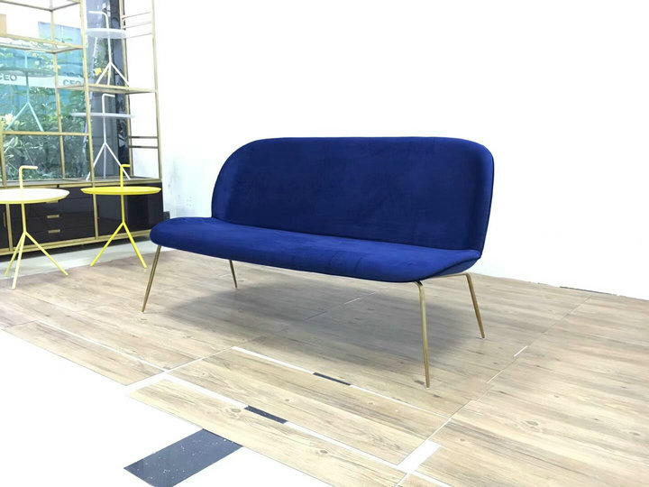 Réplica de loveseat gubi beetle sofá