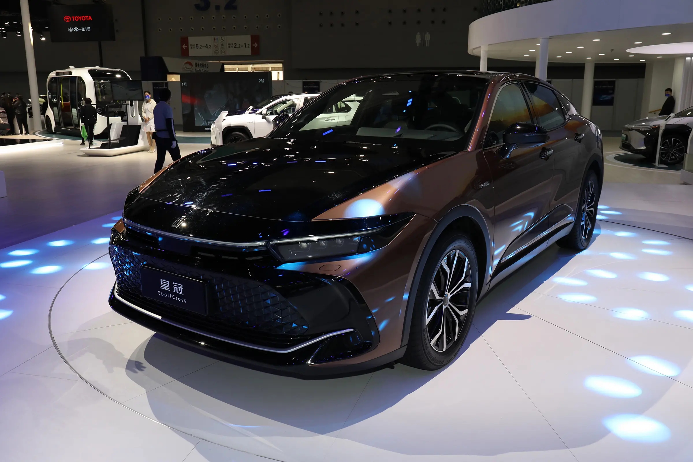 China Long Range Luxury New Energy Vehicles Toyota CROWN Electric Cars Adults Super Sports Car With Free Fast Charger G3 P5 Car