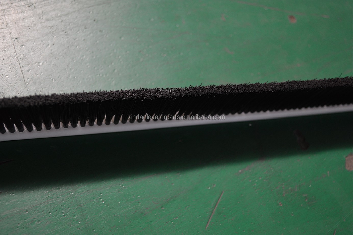 BS-3 double row Skirt Brush with aluminum pedestal for escalator and moving walk escalator spare part