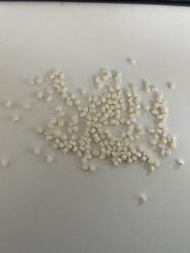 Flame retardant plastic particles