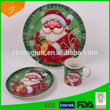 green dinnerware Christmas