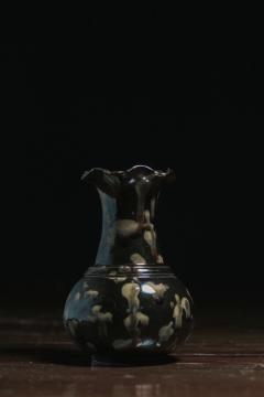 Hawksbill partridge Flower mouth bottle