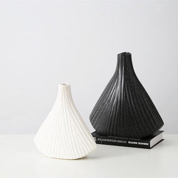 Korean Shell-Shape Ceramic Decorations: Enhancing Hotel Living Rooms and Porches with Traditional Porcelain Crafts and Soft Touches