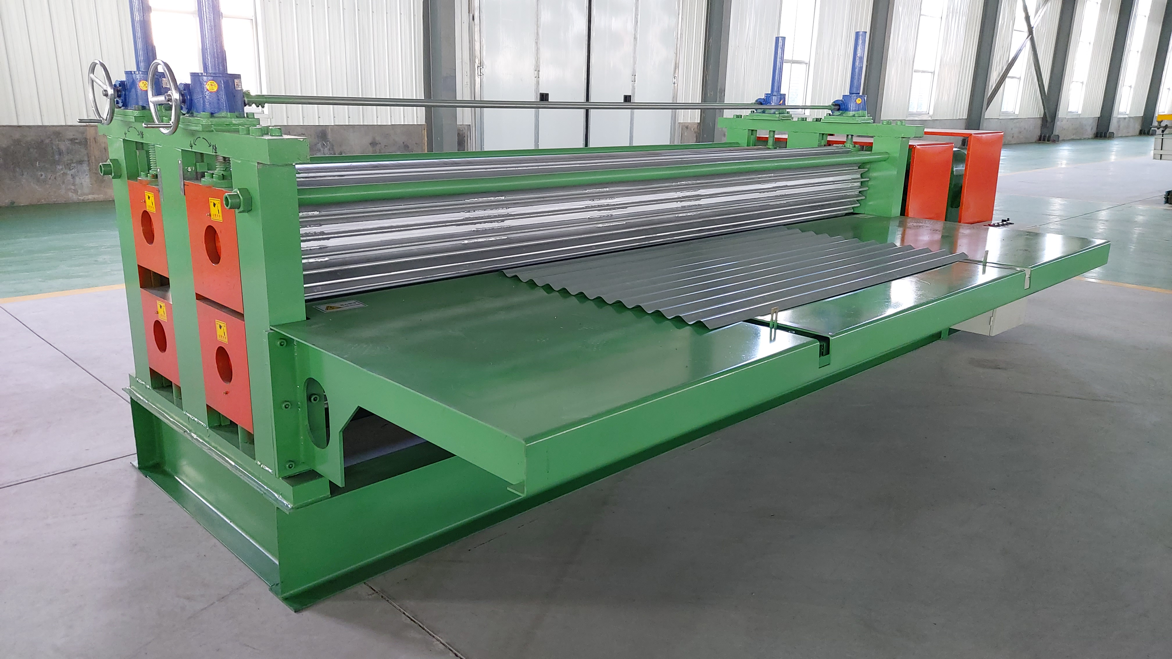 Thin material barrel type metal sheet corrugation machine