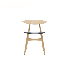 Ch33 Dining Stacking Chair Met Gestoffeerde Zitplaats