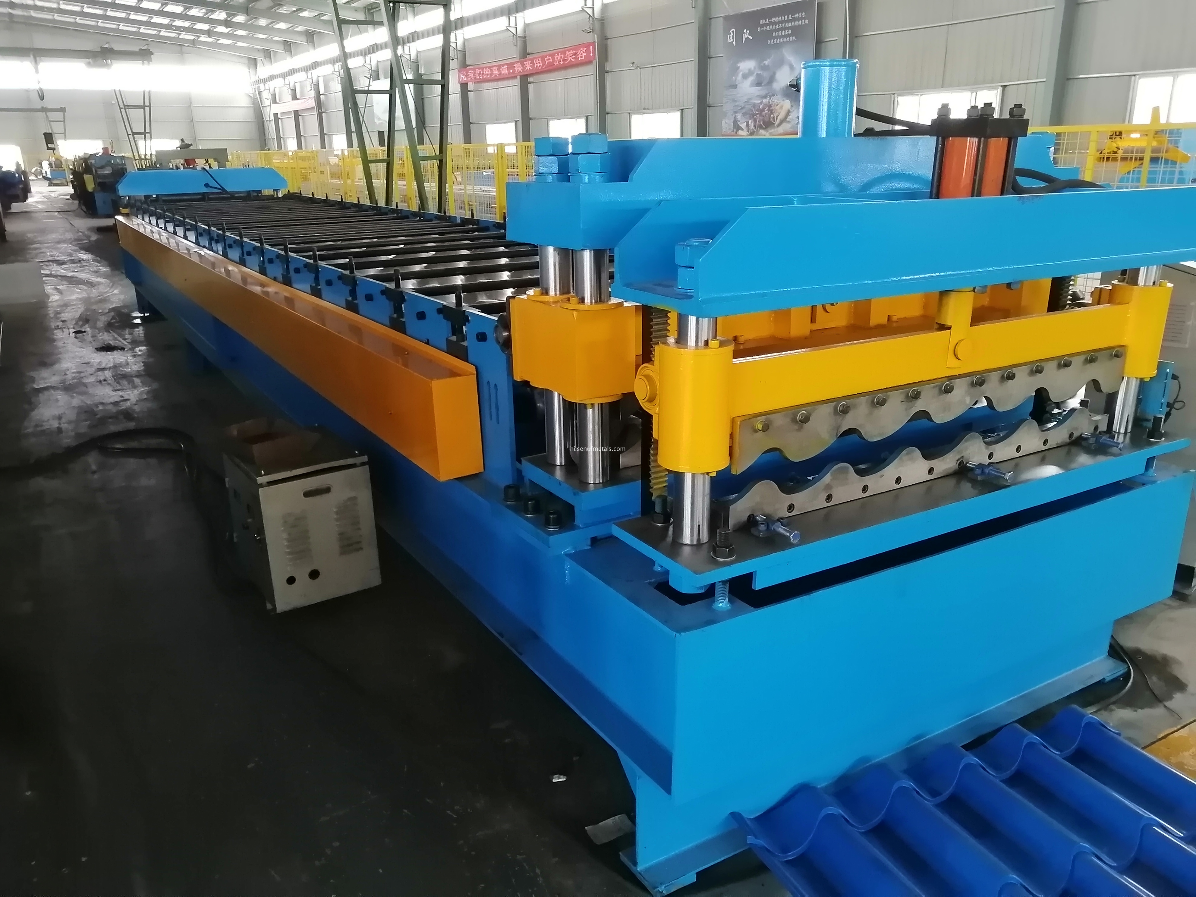 Glazed tile forming machine