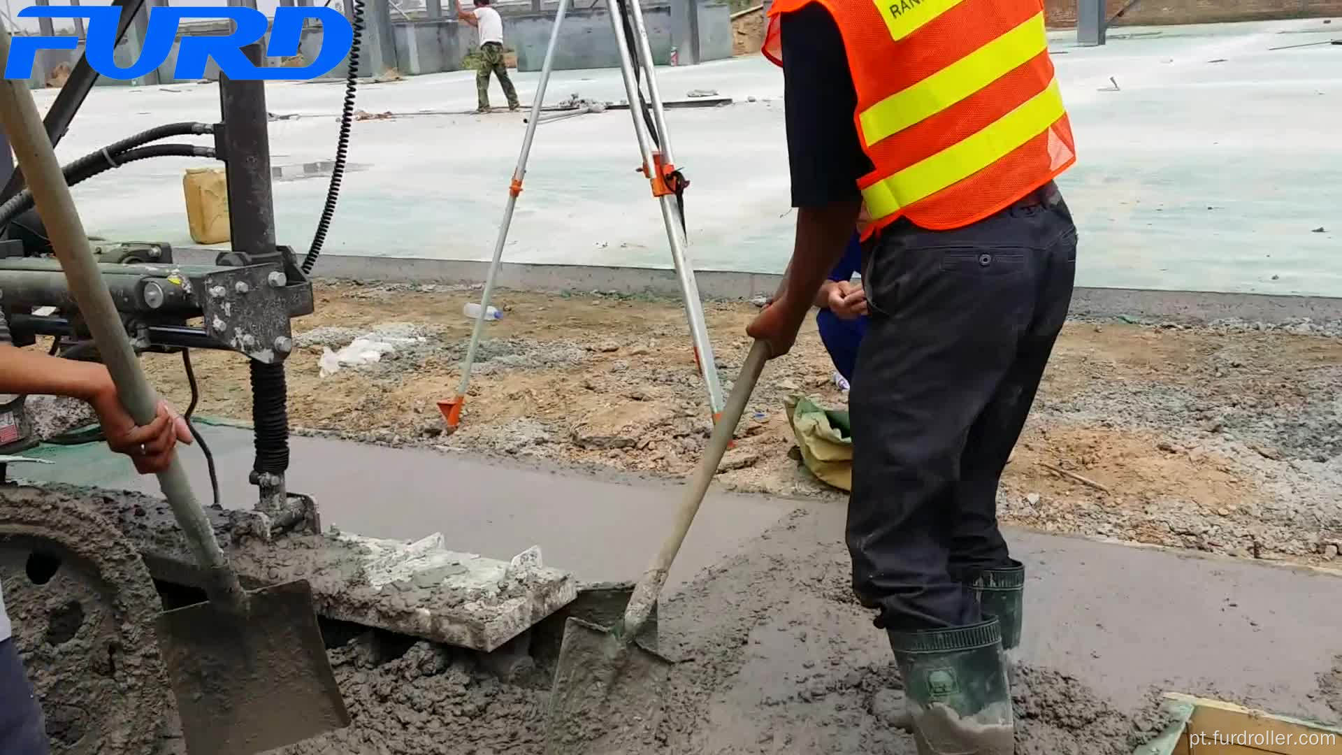 Gaiola de reforço que nivela a máquina concreta da mesa do laser