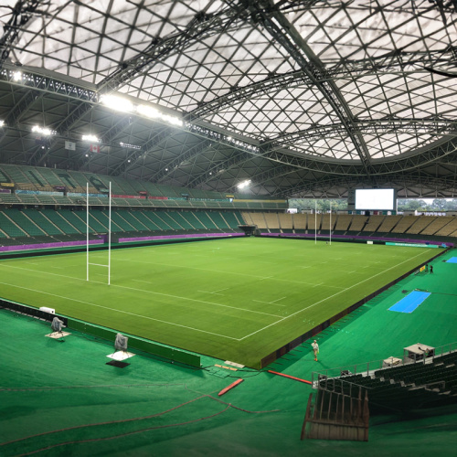 Installazione del sito di erba artificiale del campo di rugby