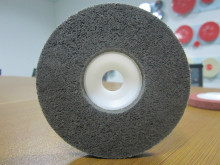 Silicon carbide non woven polishing disc